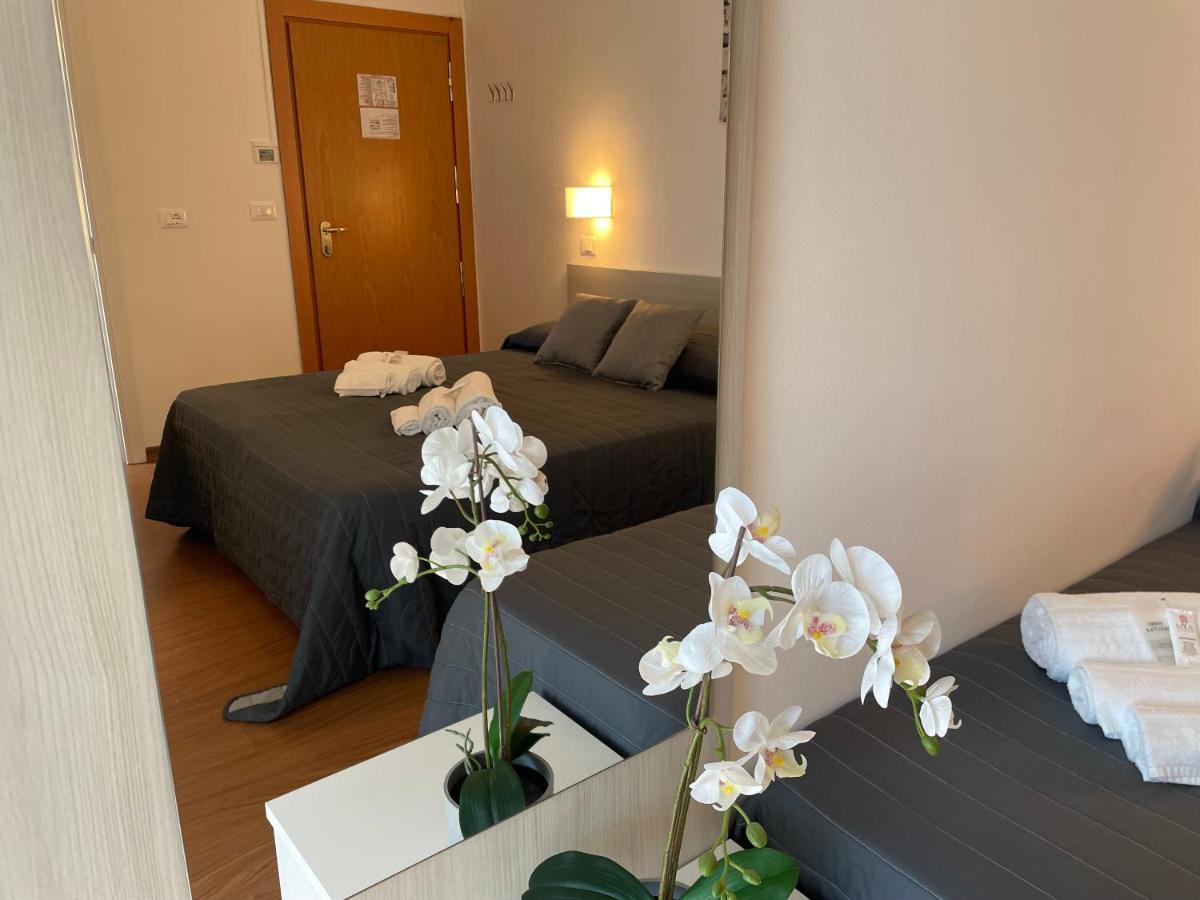Hotel Augustus Milano Marittima Exterior foto