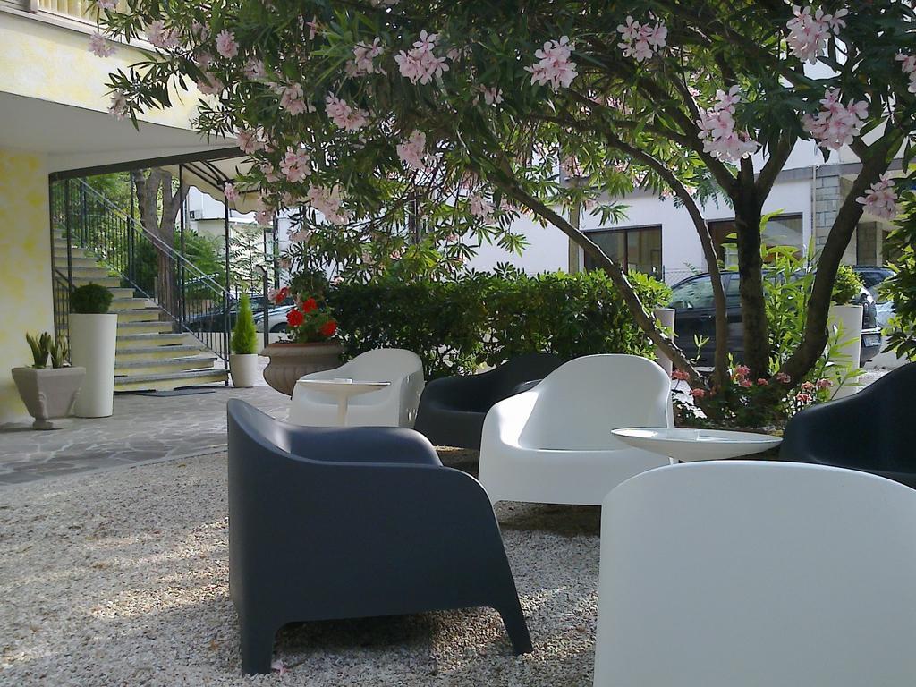 Hotel Augustus Milano Marittima Exterior foto