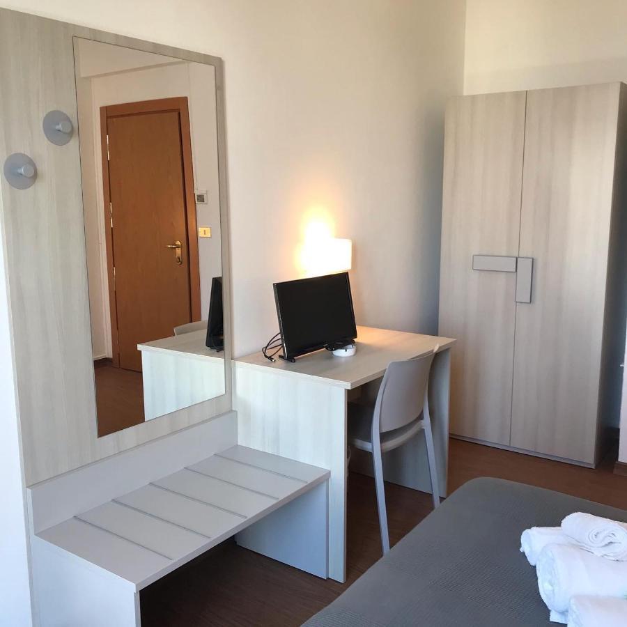Hotel Augustus Milano Marittima Exterior foto